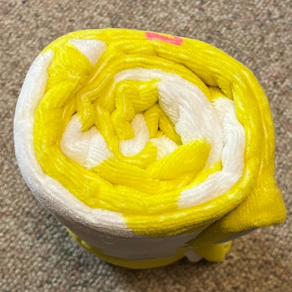 🎉 HP 🎉 🆕 Kendra Scott Shine Beach Towel - Picture 5 of 10